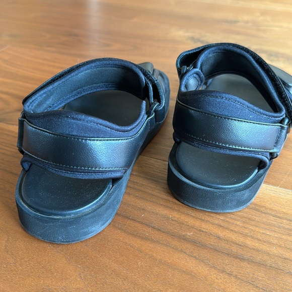 The Row / Hook and Loop black leather flat velcro sandal / 38 - Picture 7 of 9